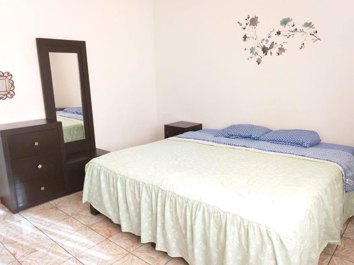 Julio House Hostel Λεόν Εξωτερικό φωτογραφία